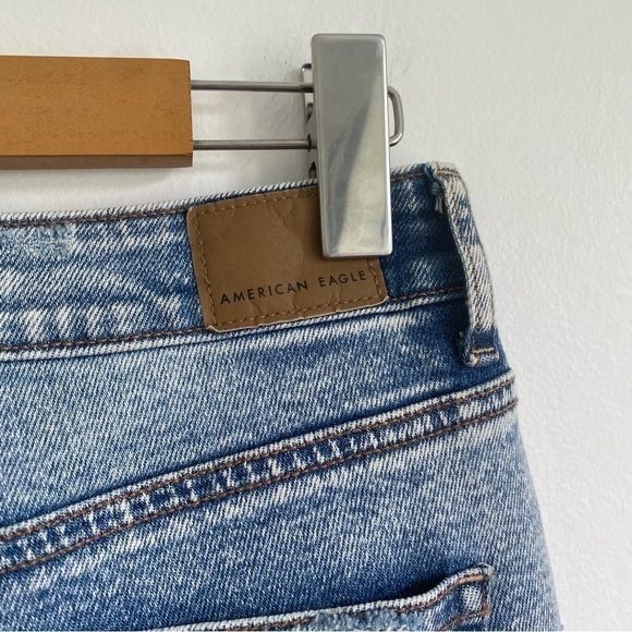 AMERICAN Eagle Stretch Mom Straight Jeans in Light Wash Denim • US 4 - Picture 7 of 14